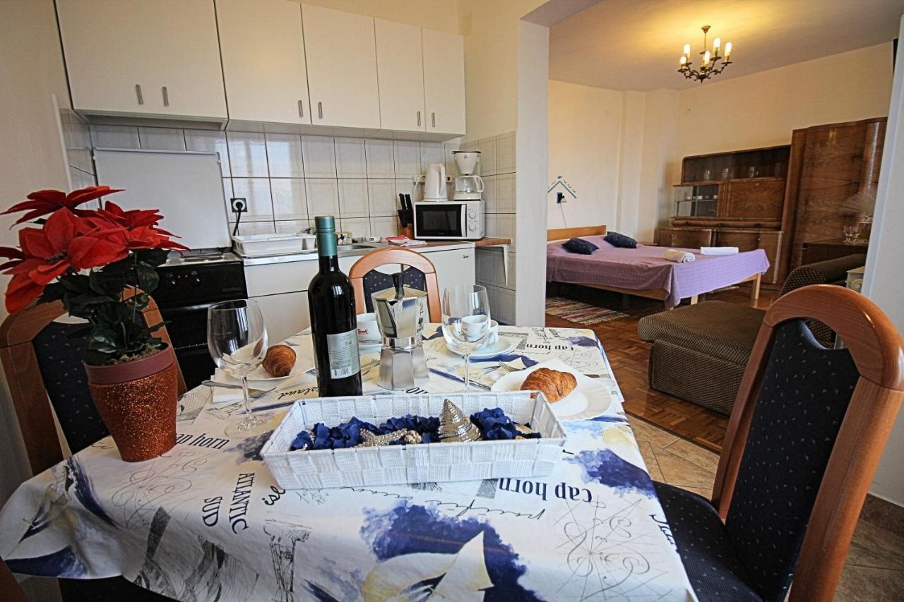 Guesthouse Marija Novi Vinodolski Eksteriør billede